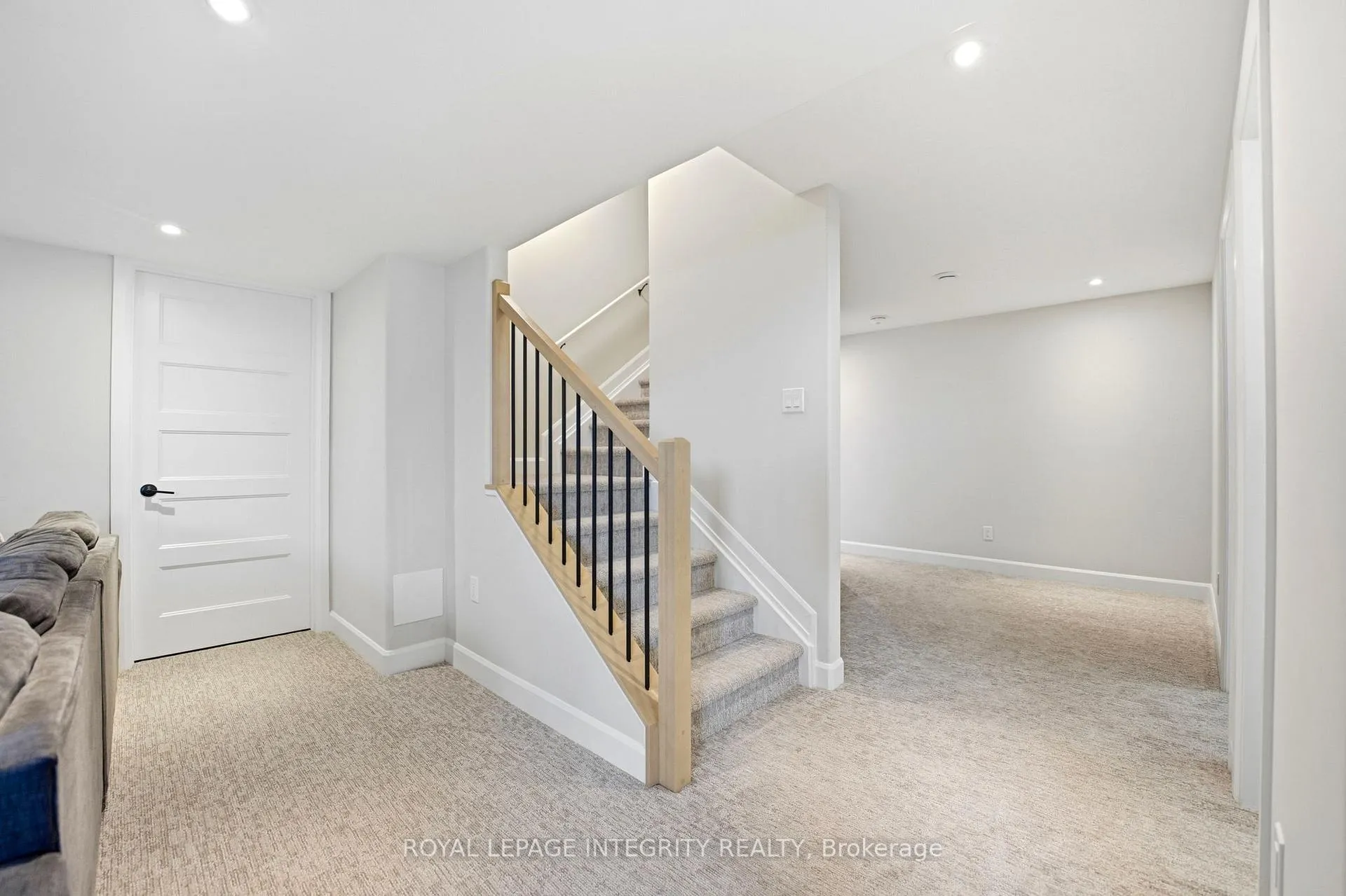 Photo 33 of 451 Moonlight Drive, Russell, Russell Twp — HOMEH