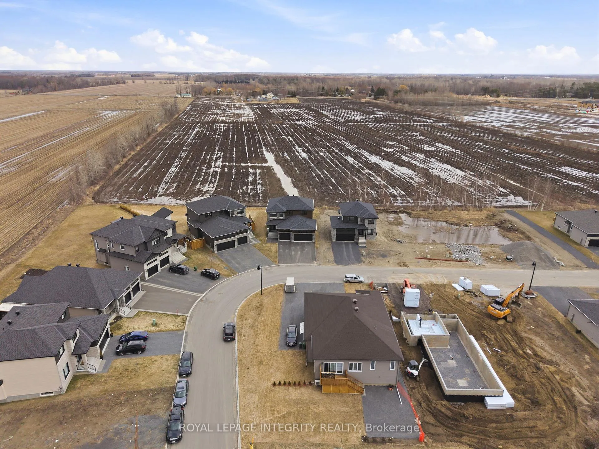 Photo 46 of 451 Moonlight Drive, Russell, Russell Twp — HOMEH