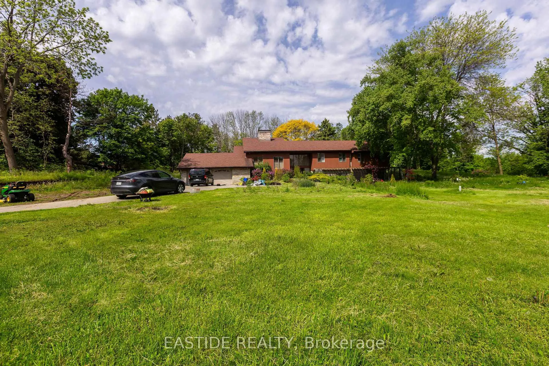 Front of 4395 4 Side Road