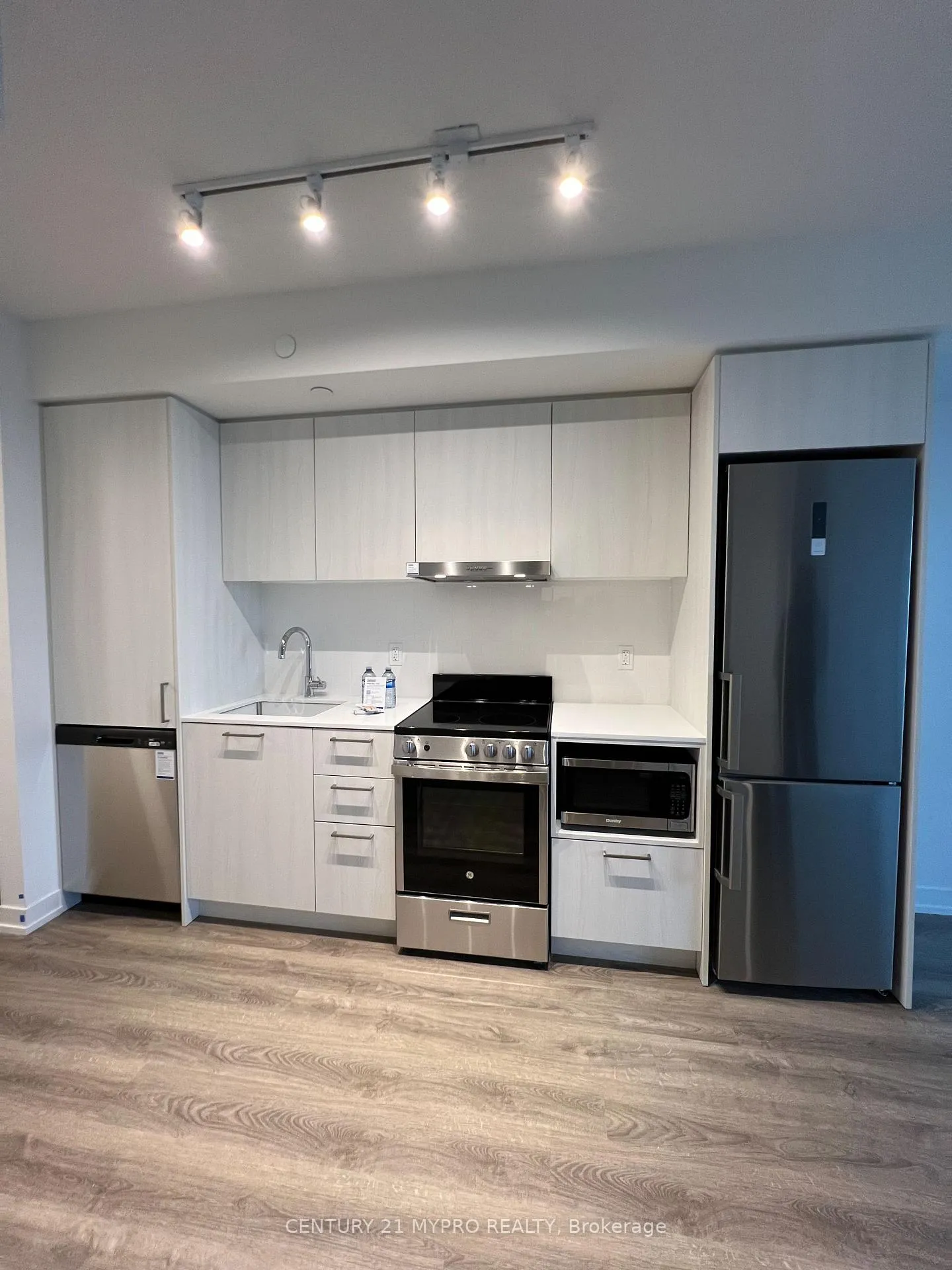 Photo 4 of Unit 2317, 195 Commerce Street, Vaughan, Vaughan Corporate Centre — HOMEH