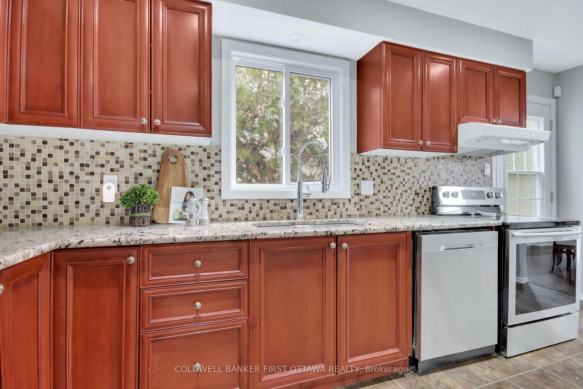 Photo 8 of 176 Larkin Dr, Ottawa, Barrhaven - Pheasant Run — HOMEH