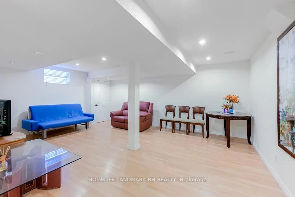Photo 33 of 47 Herbert Wales Cres, Markham, Victoria Square — HOMEH