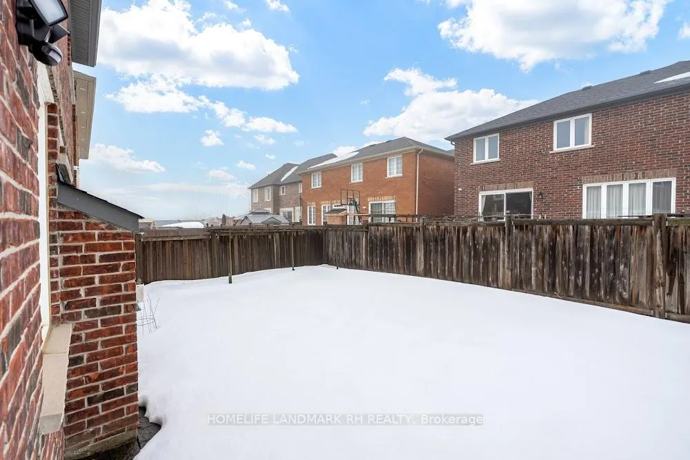 Photo 37 of 47 Herbert Wales Cres, Markham, Victoria Square — HOMEH