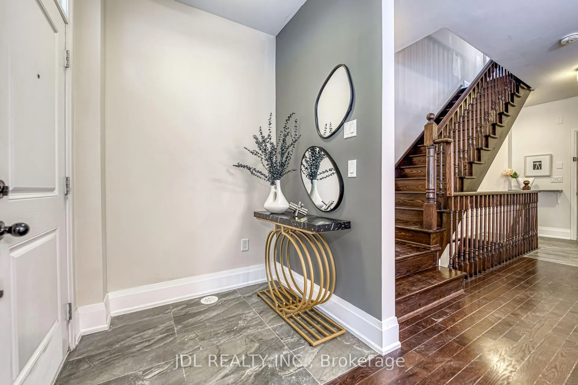 Photo 3 of 23 Village Parkway, Markham, Unionville — HOMEH