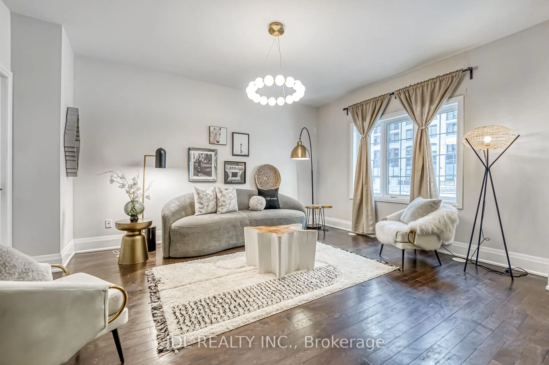 Photo 4 of 23 Village Parkway, Markham, Unionville — HOMEH