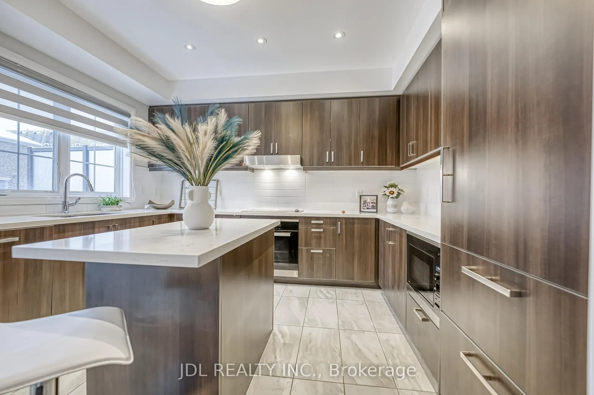 Photo 11 of 23 Village Parkway, Markham, Unionville — HOMEH