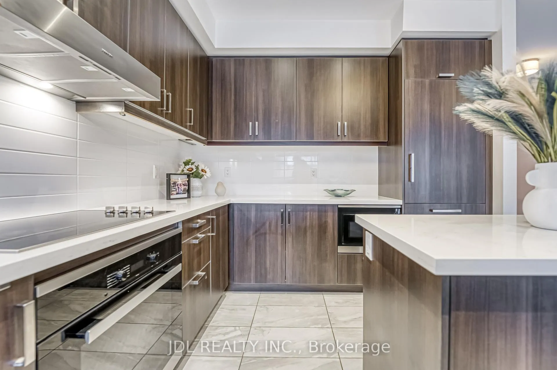 Photo 12 of 23 Village Parkway, Markham, Unionville — HOMEH