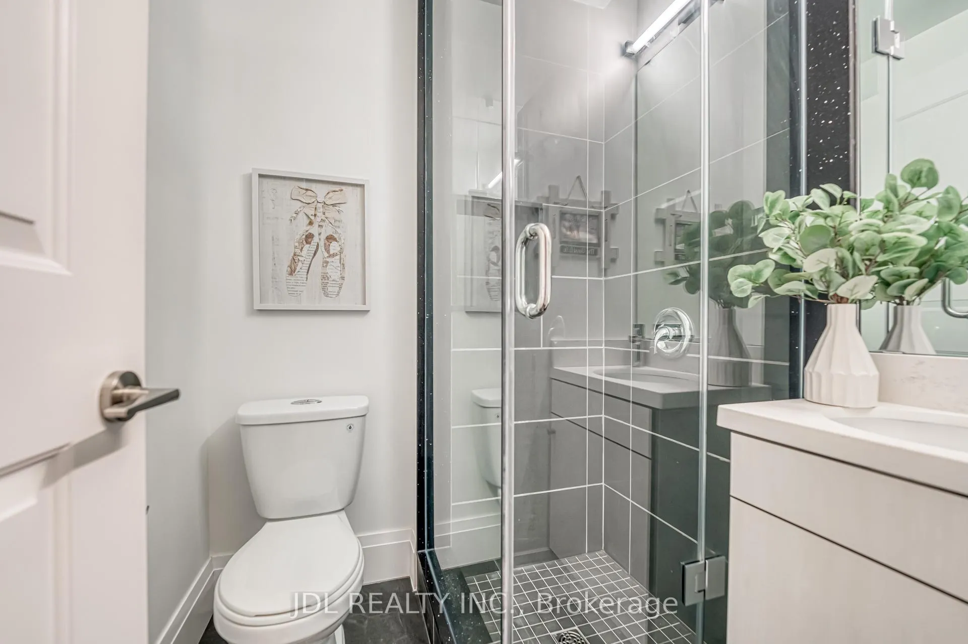 Photo 22 of 23 Village Parkway, Markham, Unionville — HOMEH