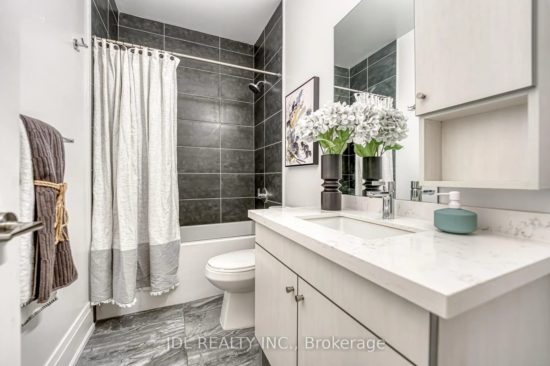 Photo 24 of 23 Village Parkway, Markham, Unionville — HOMEH