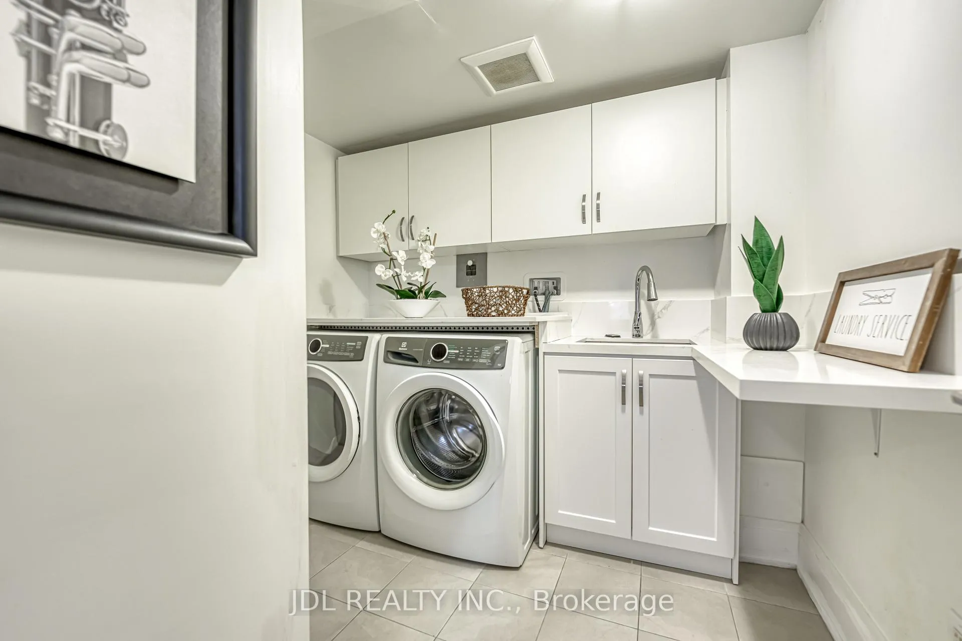 Photo 28 of 23 Village Parkway, Markham, Unionville — HOMEH