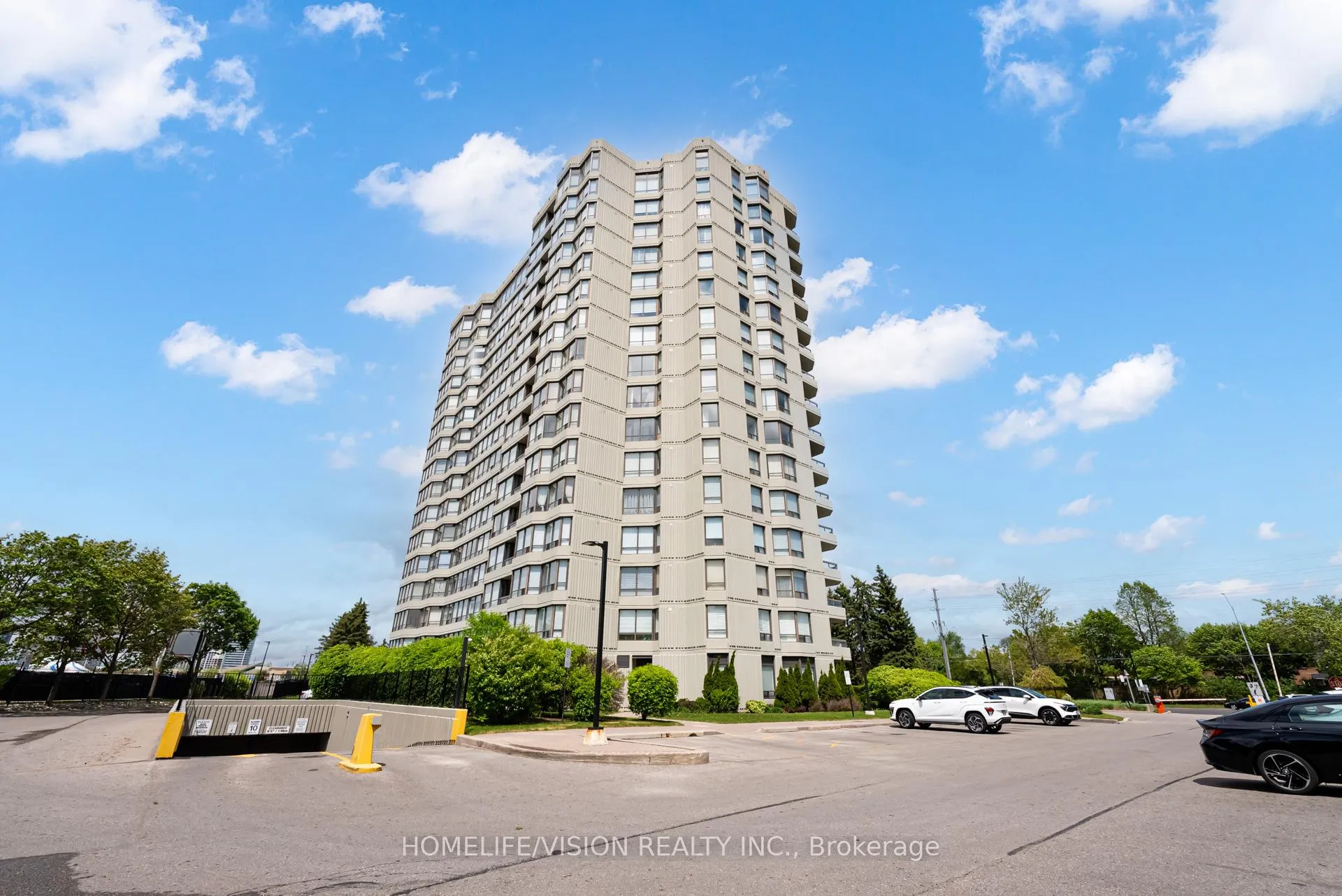 Photo 2 of Unit 708, 7460 Bathurst Street, Vaughan, Brownridge — HOMEH