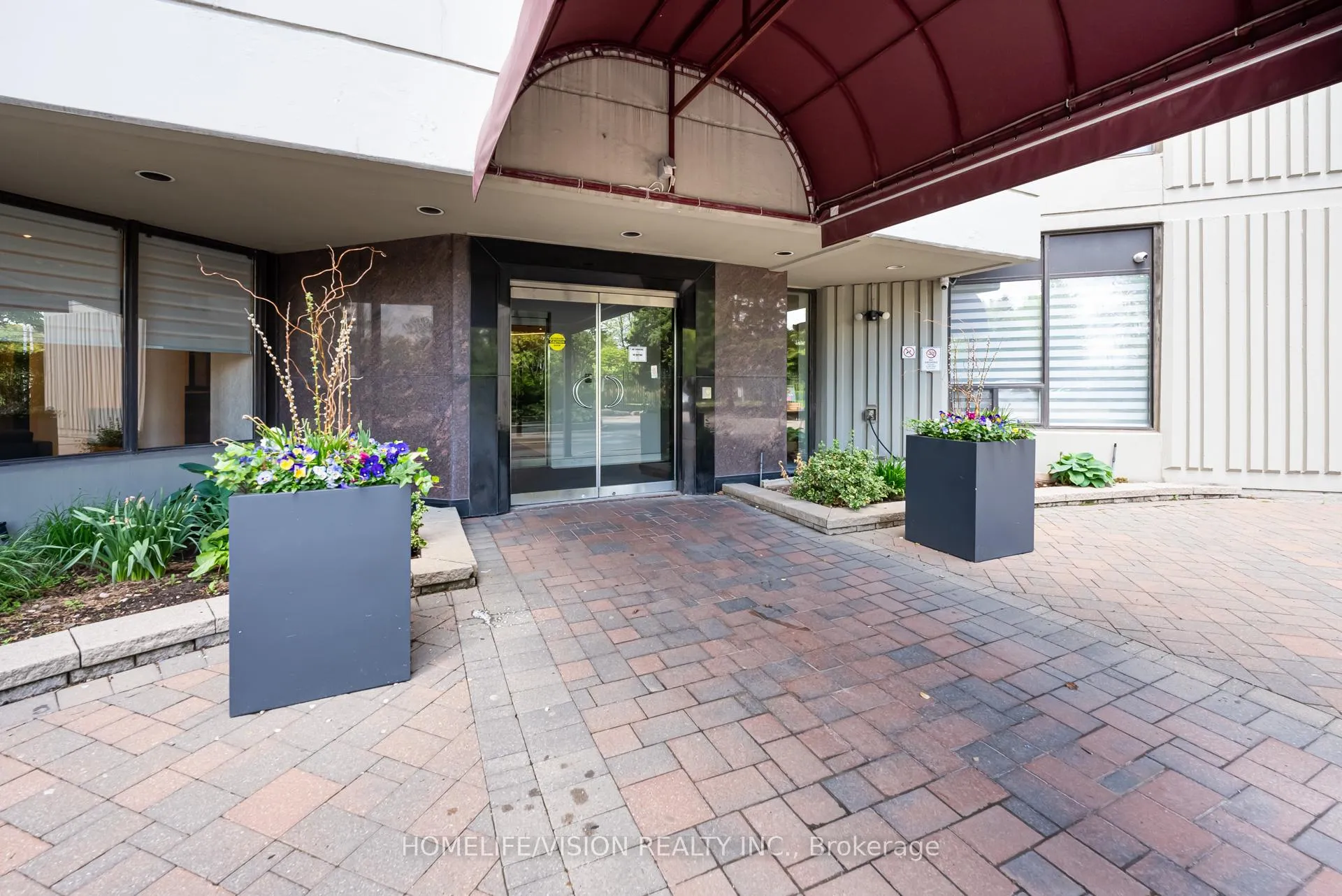 Photo 5 of Unit 708, 7460 Bathurst Street, Vaughan, Brownridge — HOMEH