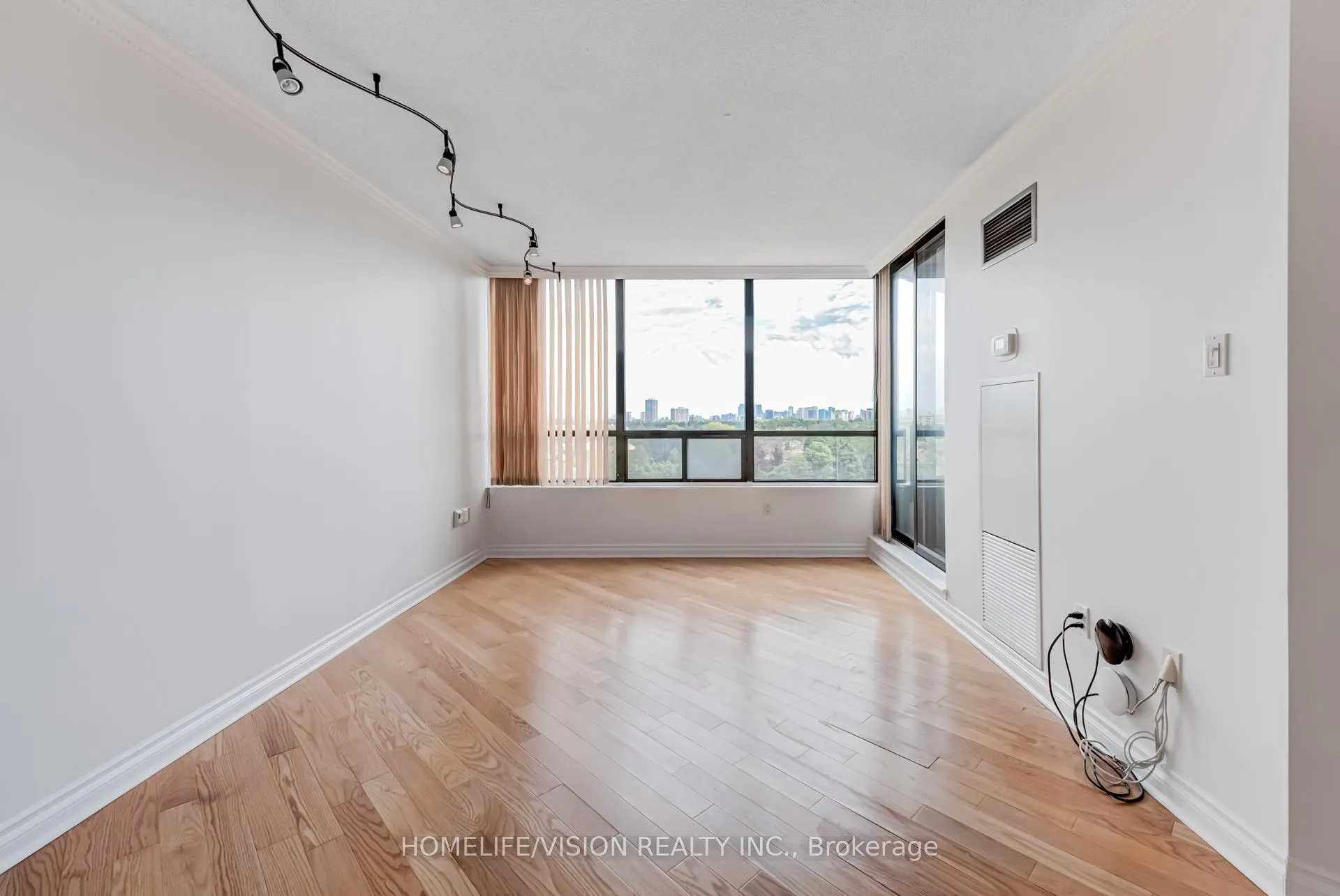 Photo 15 of Unit 708, 7460 Bathurst Street, Vaughan, Brownridge — HOMEH