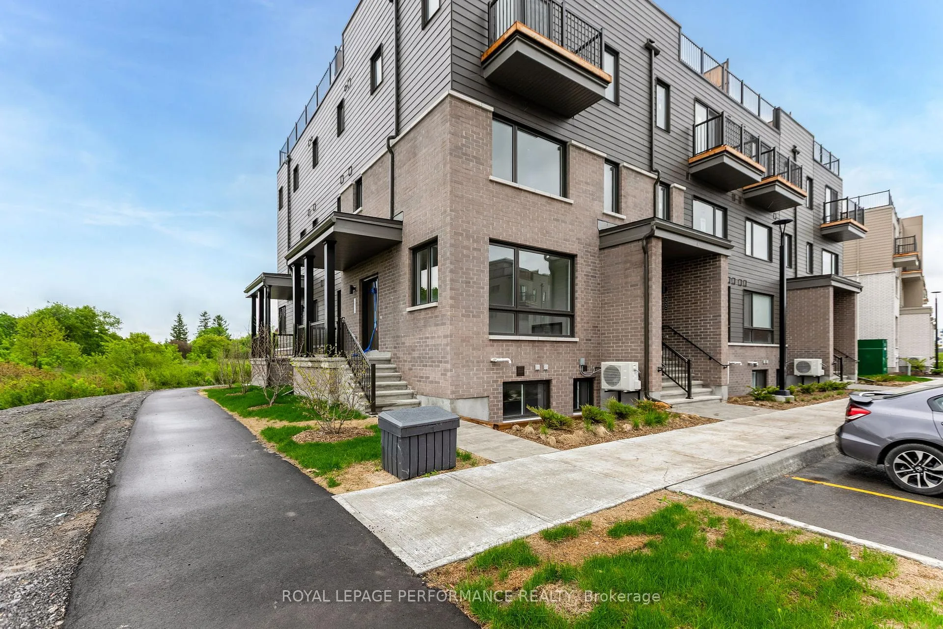 Photo 2 of 318 Mishi Private, Ottawa, CFB Rockcliffe and Area — HOMEH