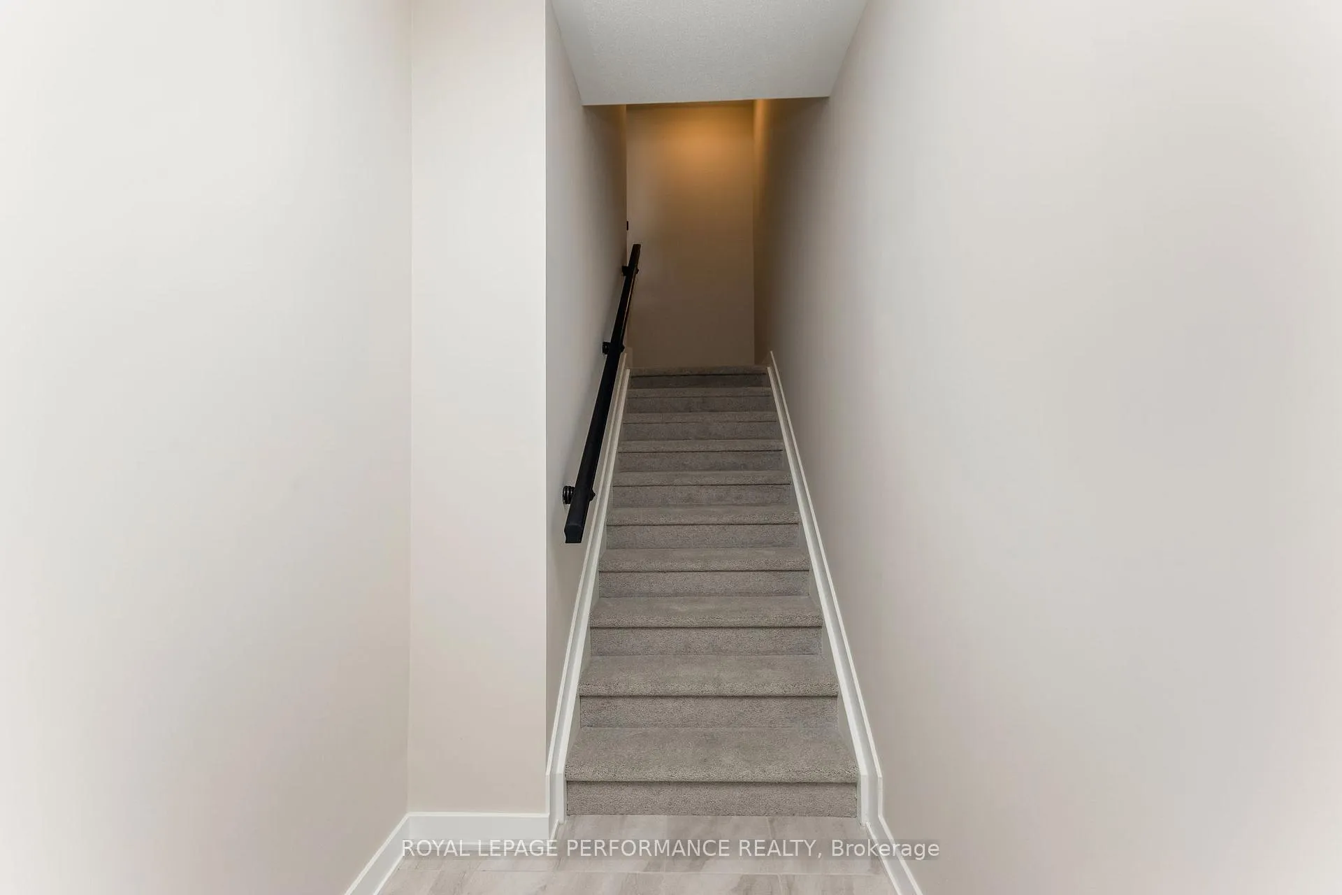 Photo 4 of 318 Mishi Private, Ottawa, CFB Rockcliffe and Area — HOMEH