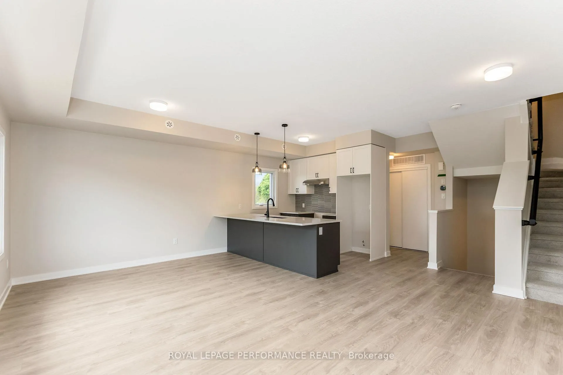 Photo 5 of 318 Mishi Private, Ottawa, CFB Rockcliffe and Area — HOMEH