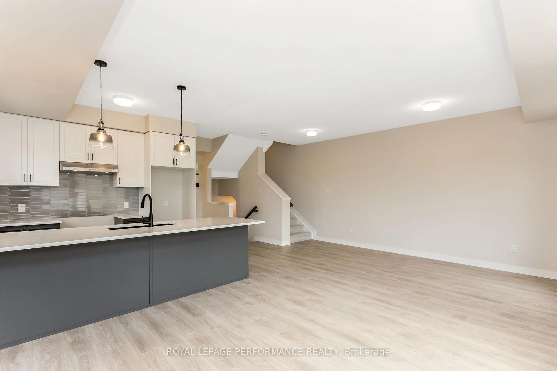 Photo 8 of 318 Mishi Private, Ottawa, CFB Rockcliffe and Area — HOMEH