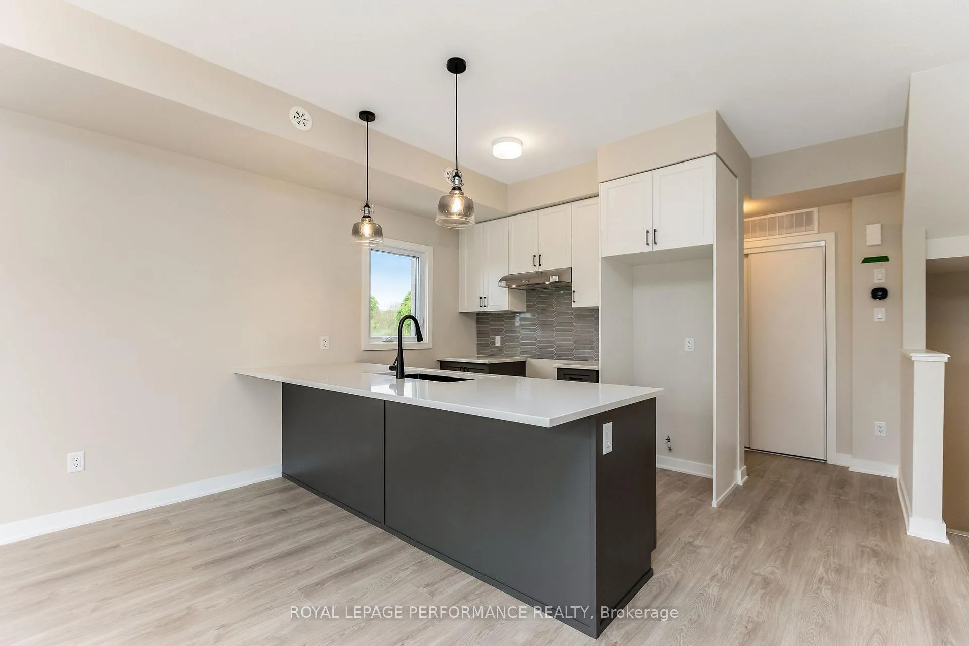 Photo 9 of 318 Mishi Private, Ottawa, CFB Rockcliffe and Area — HOMEH