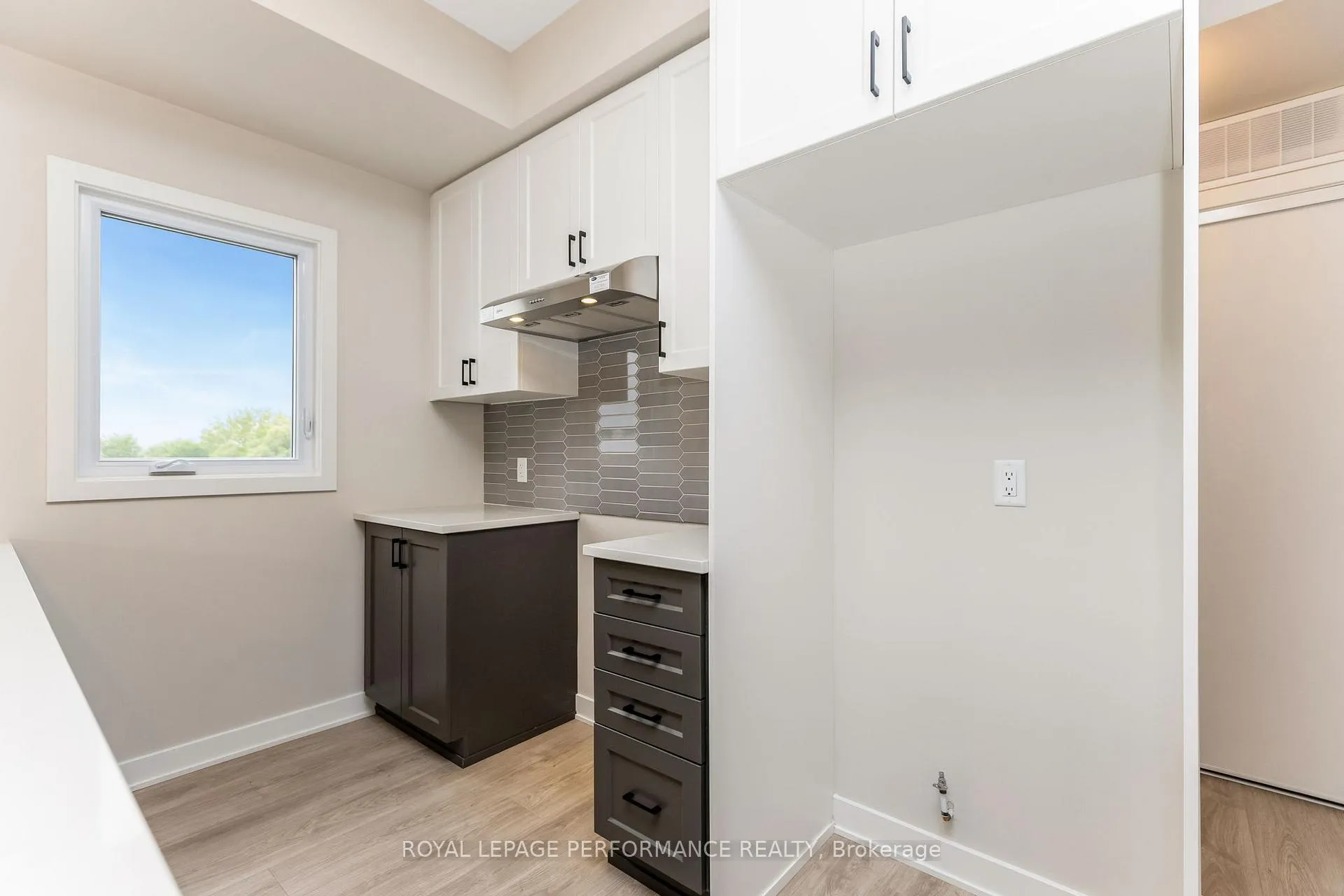 Photo 10 of 318 Mishi Private, Ottawa, CFB Rockcliffe and Area — HOMEH
