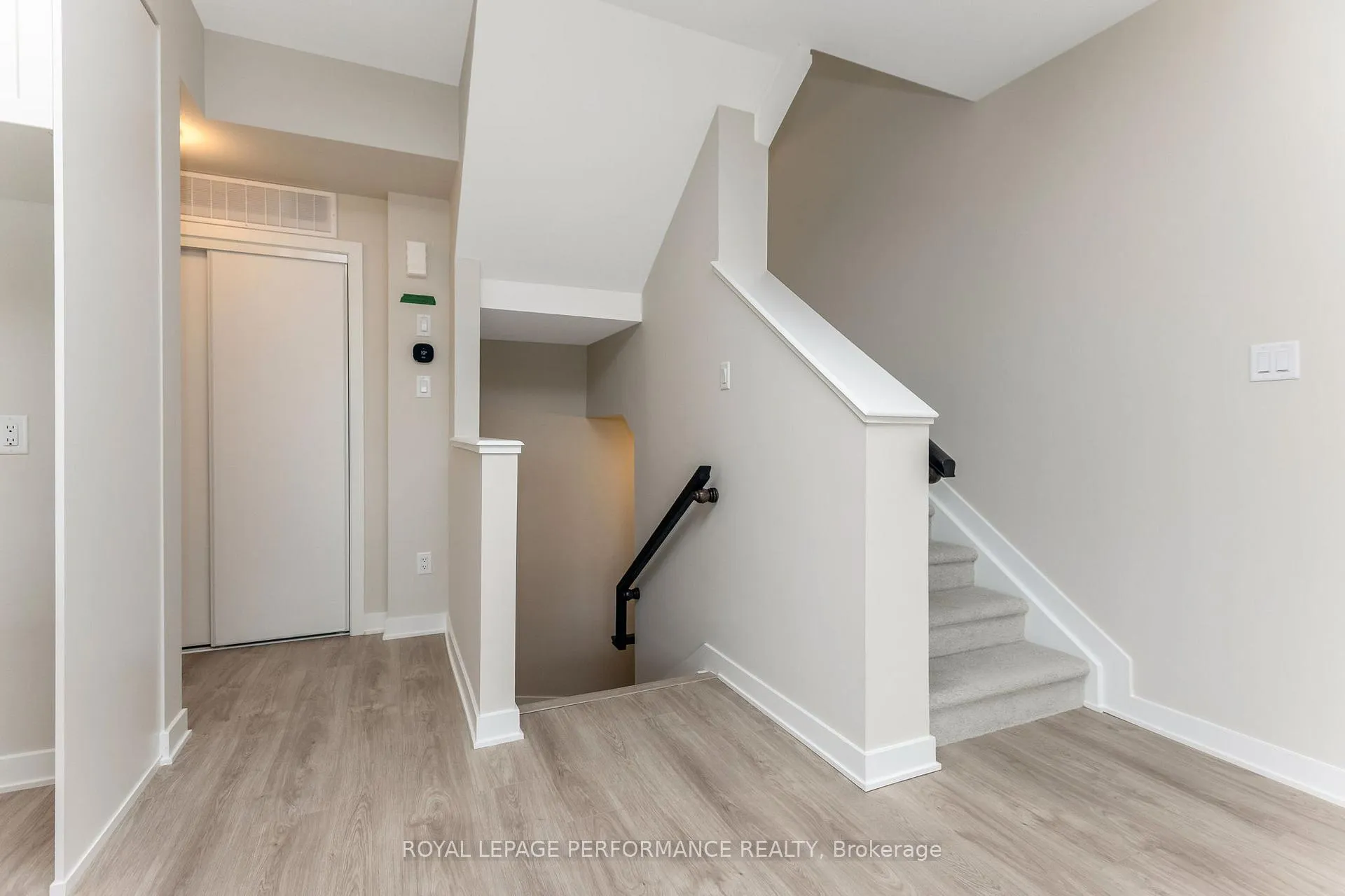 Photo 13 of 318 Mishi Private, Ottawa, CFB Rockcliffe and Area — HOMEH