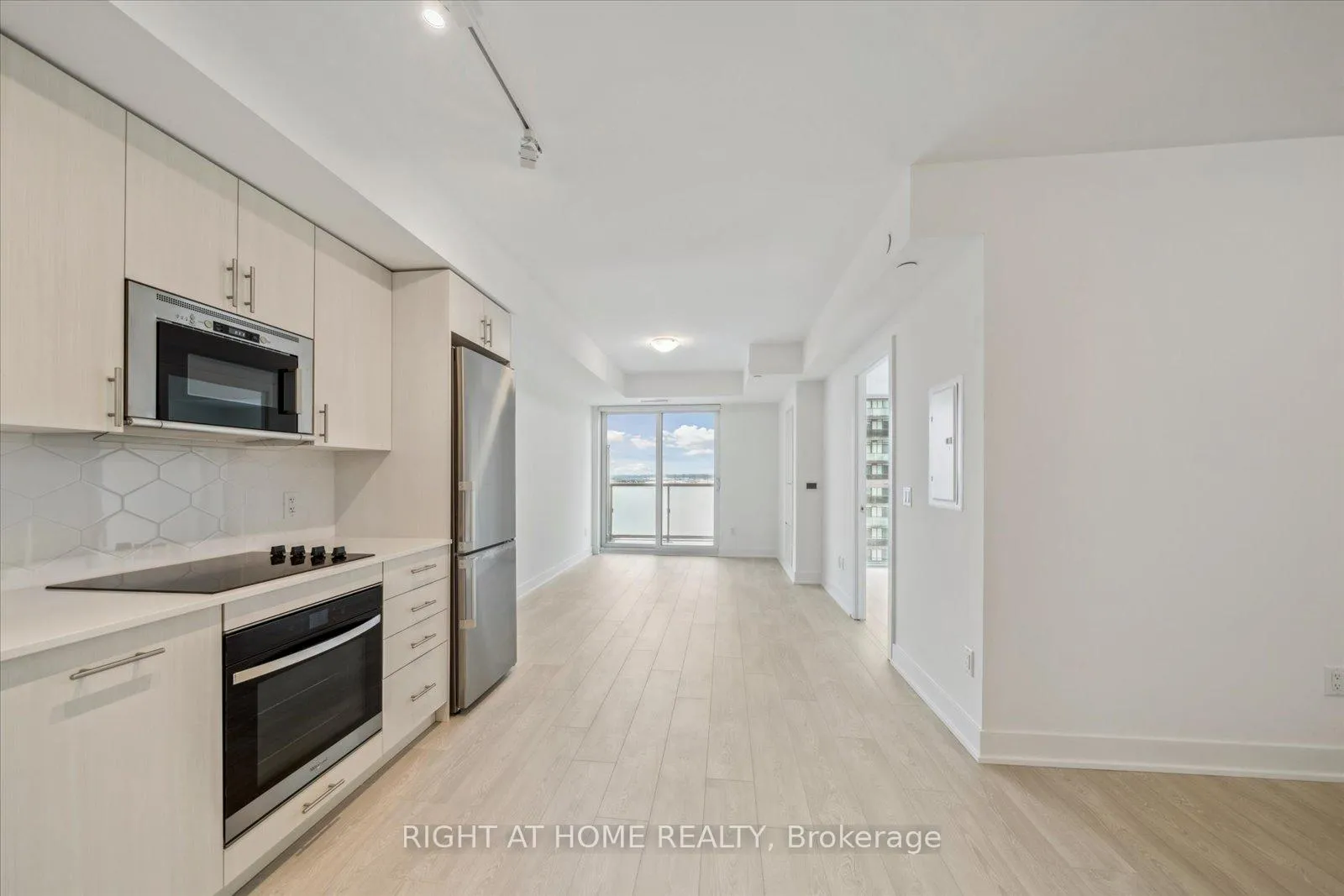 Photo 7 of Unit 1613, 2545 Simcoe Street N, Oshawa, Windfields — HOMEH