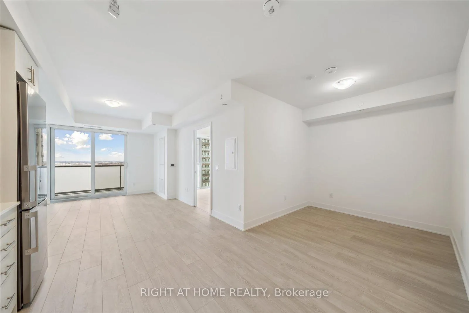 Photo 9 of Unit 1613, 2545 Simcoe Street N, Oshawa, Windfields — HOMEH