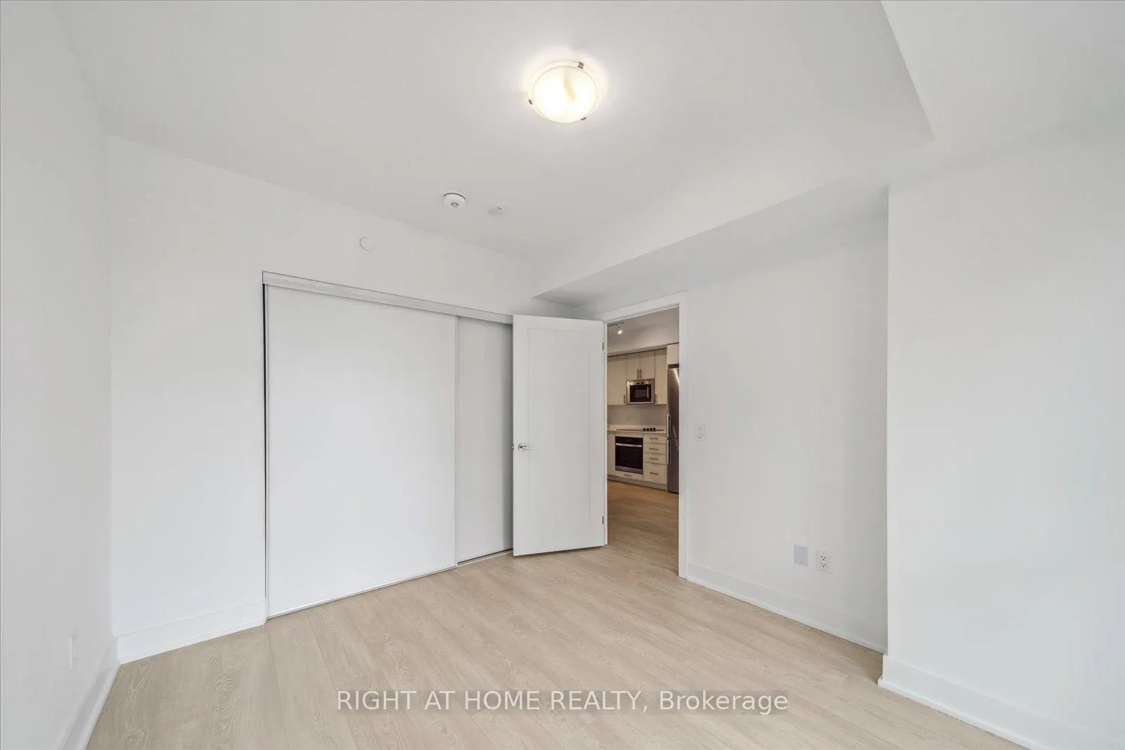 Photo 13 of Unit 1613, 2545 Simcoe Street N, Oshawa, Windfields — HOMEH