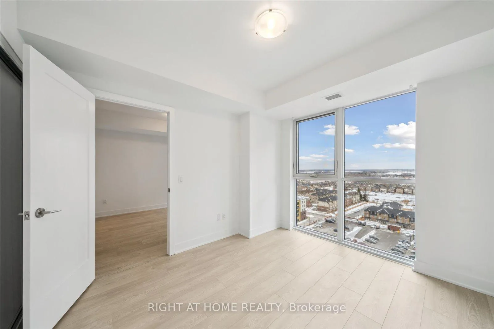 Photo 14 of Unit 1613, 2545 Simcoe Street N, Oshawa, Windfields — HOMEH