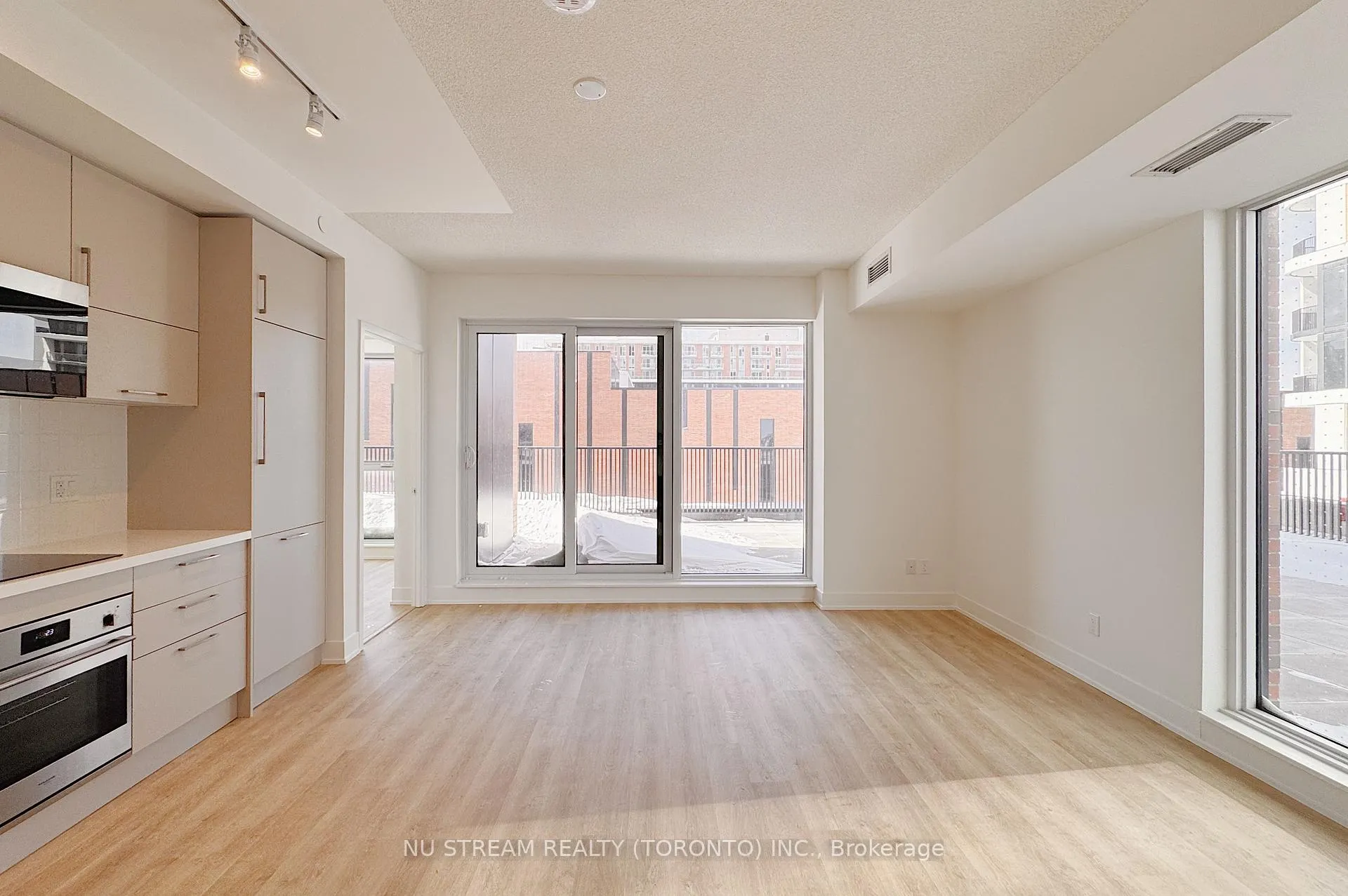 Photo 7 of Unit 902, 38 Andre De Grasse Street, Markham, Unionville — HOMEH