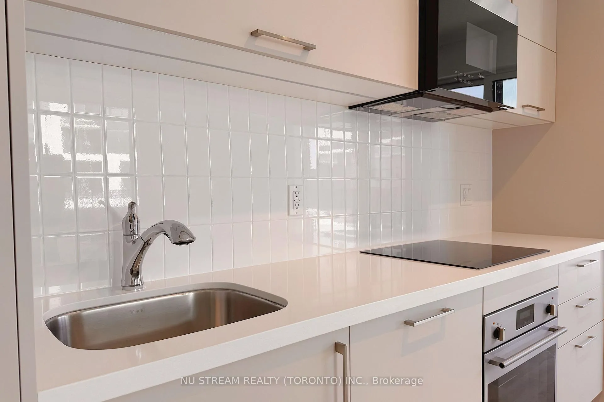 Photo 8 of Unit 902, 38 Andre De Grasse Street, Markham, Unionville — HOMEH