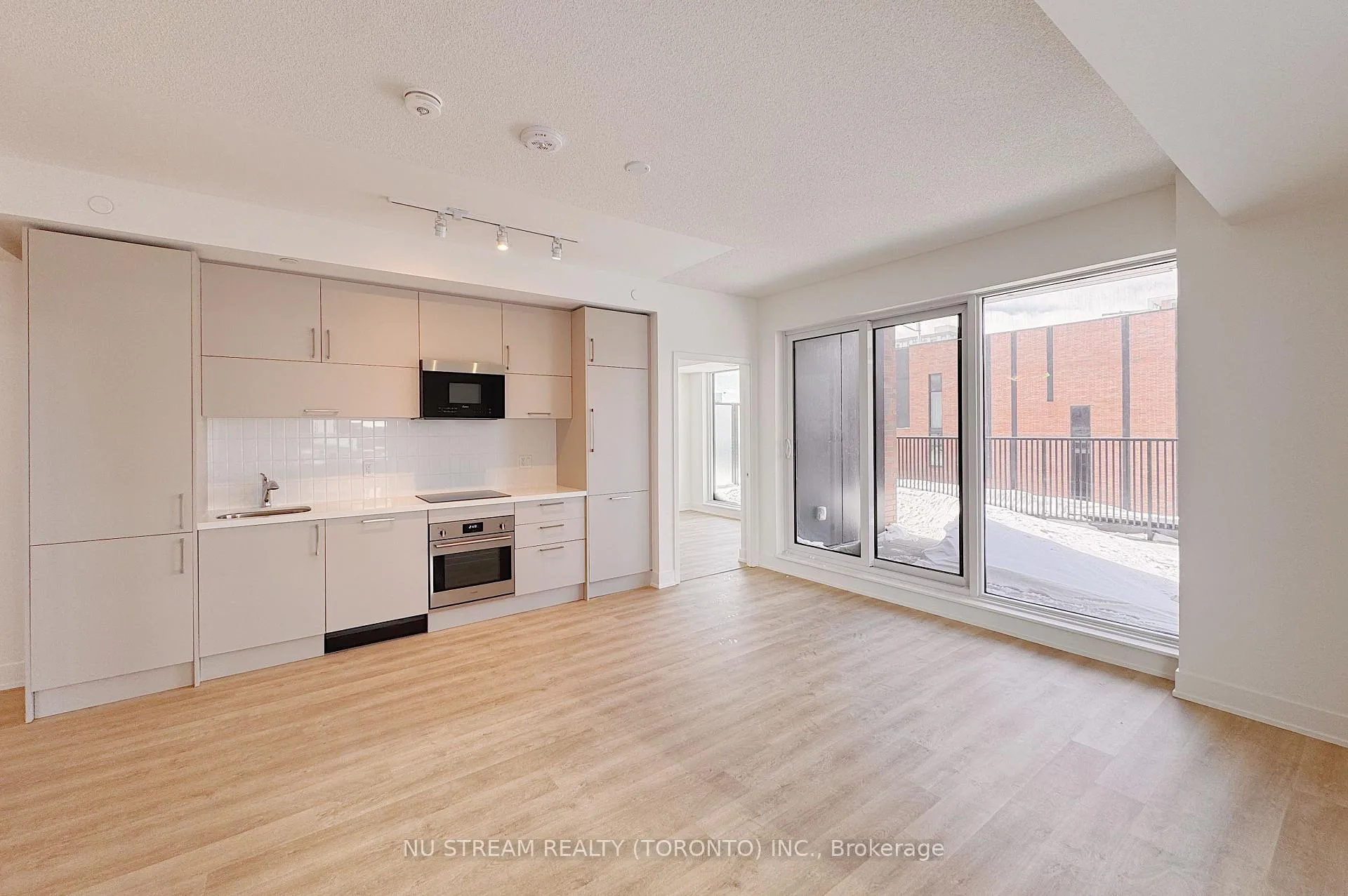 Photo 9 of Unit 902, 38 Andre De Grasse Street, Markham, Unionville — HOMEH