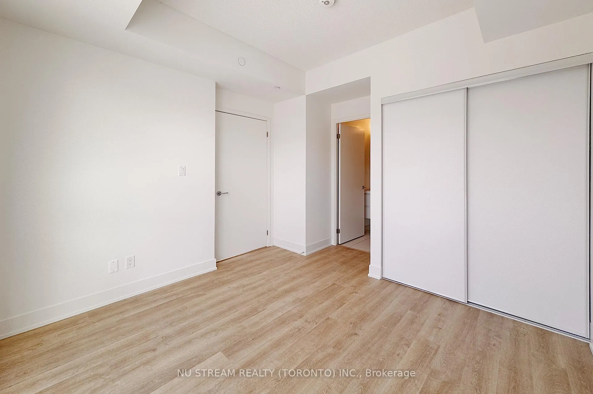 Photo 11 of Unit 902, 38 Andre De Grasse Street, Markham, Unionville — HOMEH