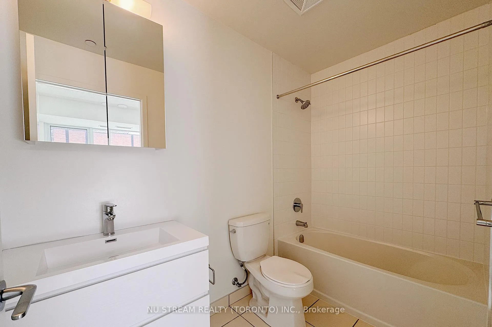 Photo 12 of Unit 902, 38 Andre De Grasse Street, Markham, Unionville — HOMEH