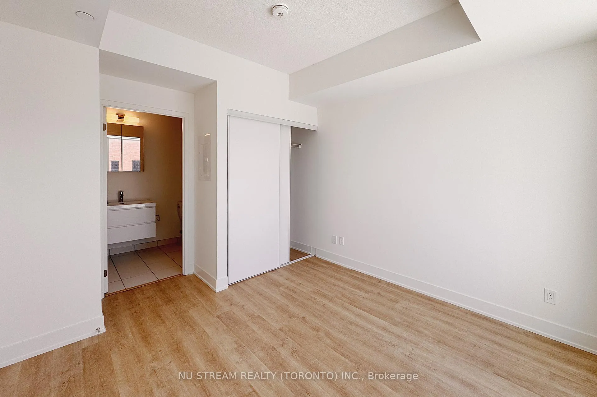 Photo 13 of Unit 902, 38 Andre De Grasse Street, Markham, Unionville — HOMEH