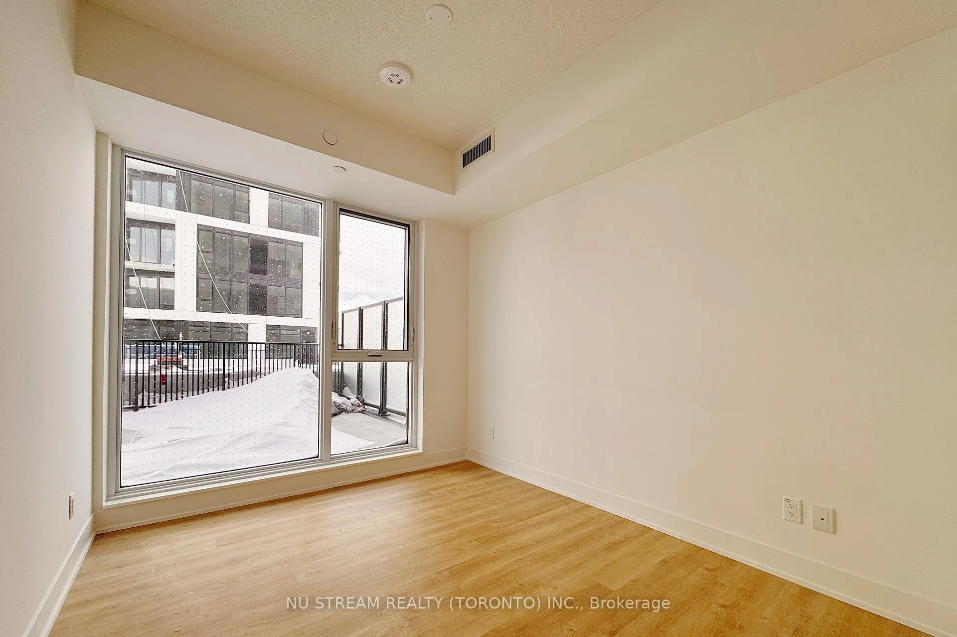 Photo 14 of Unit 902, 38 Andre De Grasse Street, Markham, Unionville — HOMEH