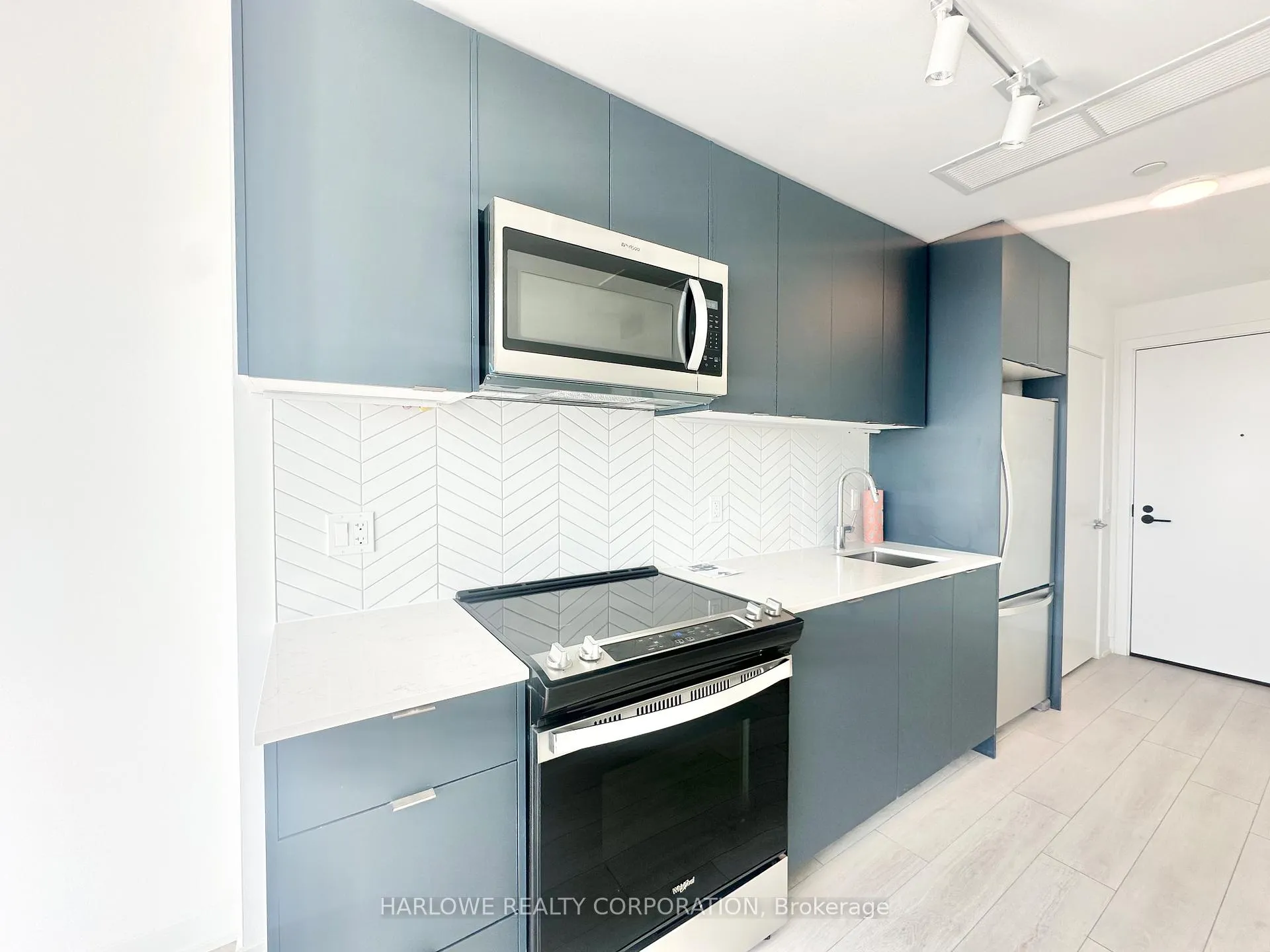 Front of Unit 150 D, 1614 Charles Street
