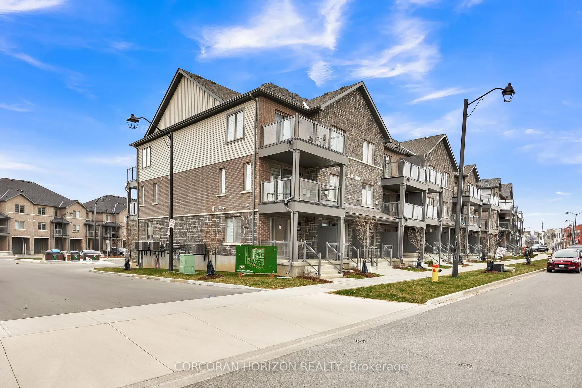 Photo 1 of 211 West Oak Trail, Kitchener — HOMEH