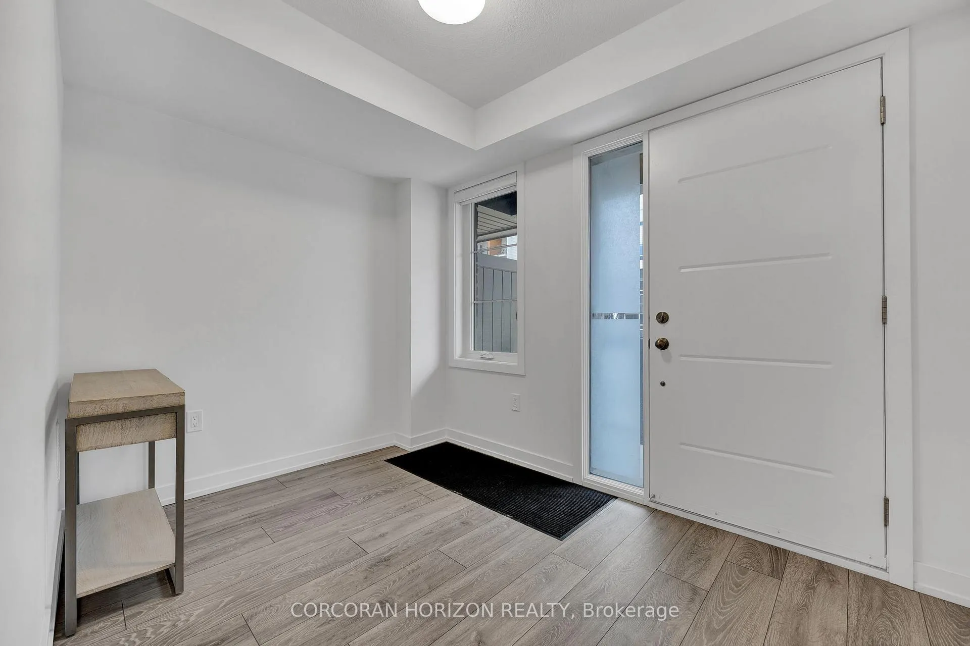 Photo 3 of 211 West Oak Trail, Kitchener — HOMEH
