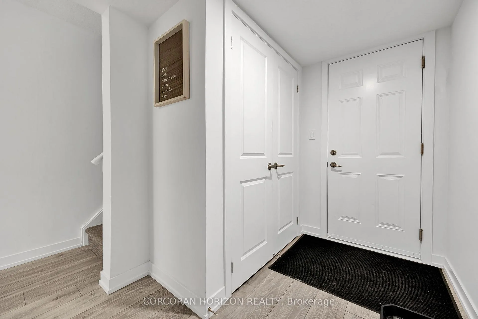 Photo 5 of 211 West Oak Trail, Kitchener — HOMEH