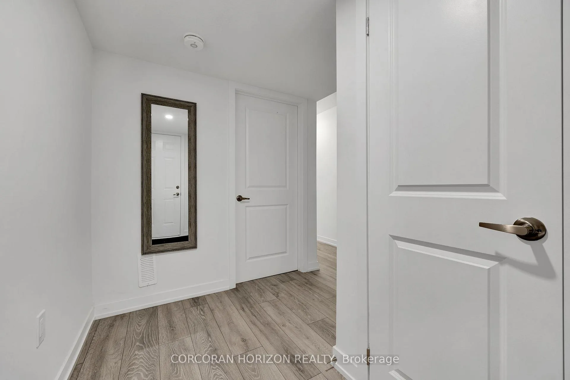 Photo 6 of 211 West Oak Trail, Kitchener — HOMEH