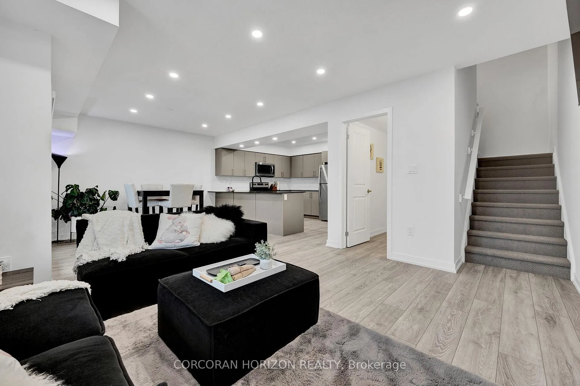 Photo 12 of 211 West Oak Trail, Kitchener — HOMEH