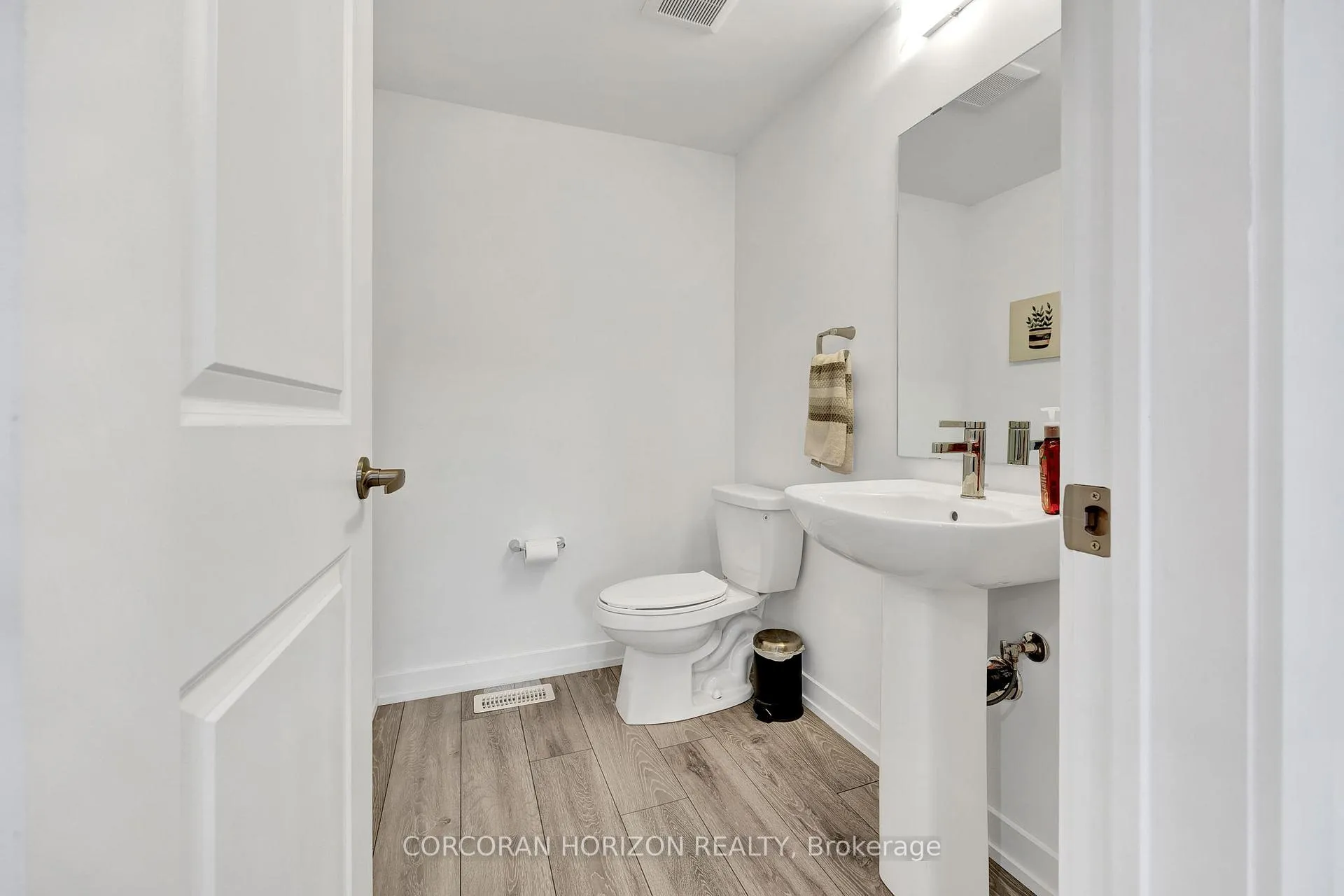 Photo 14 of 211 West Oak Trail, Kitchener — HOMEH