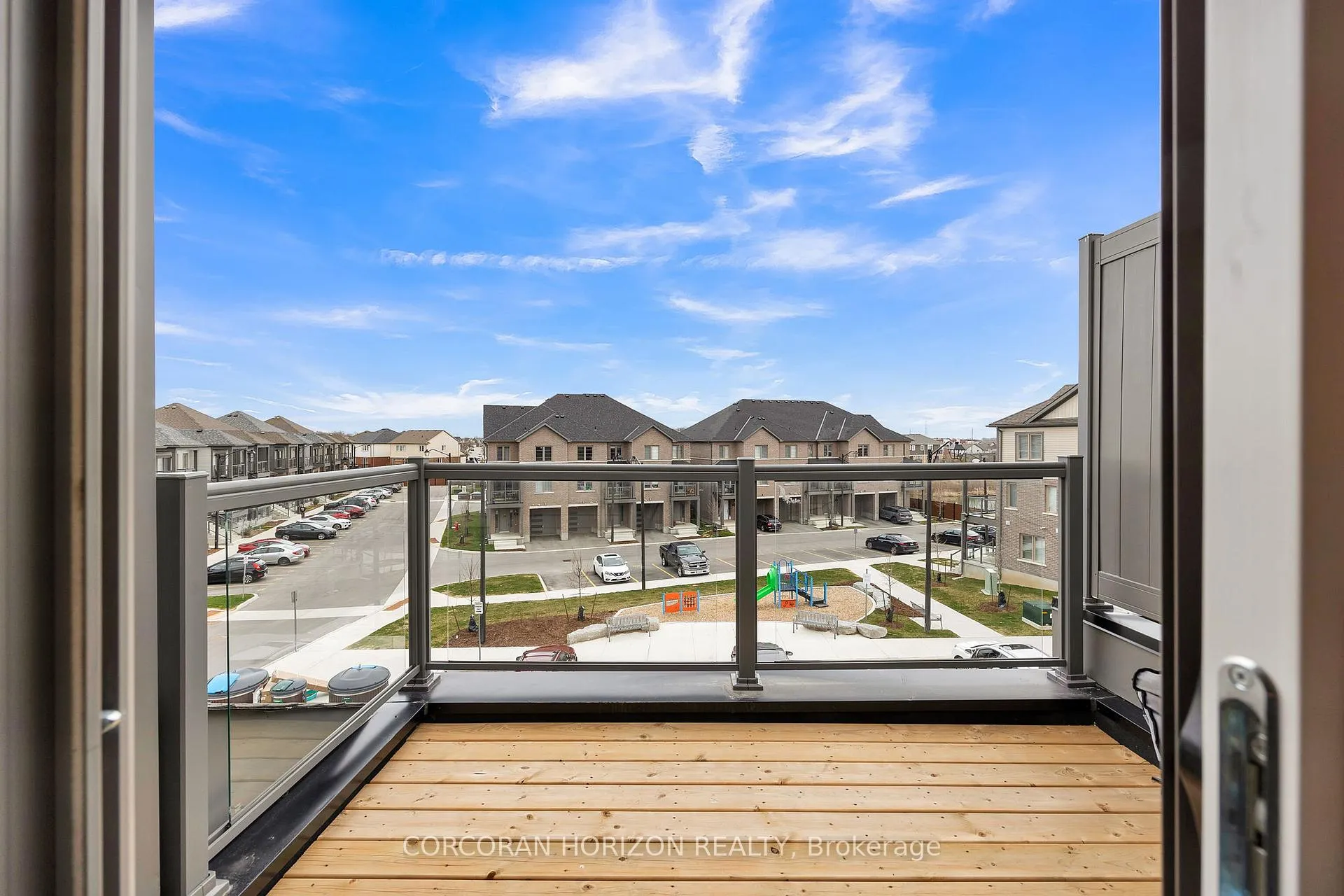 Photo 19 of 211 West Oak Trail, Kitchener — HOMEH