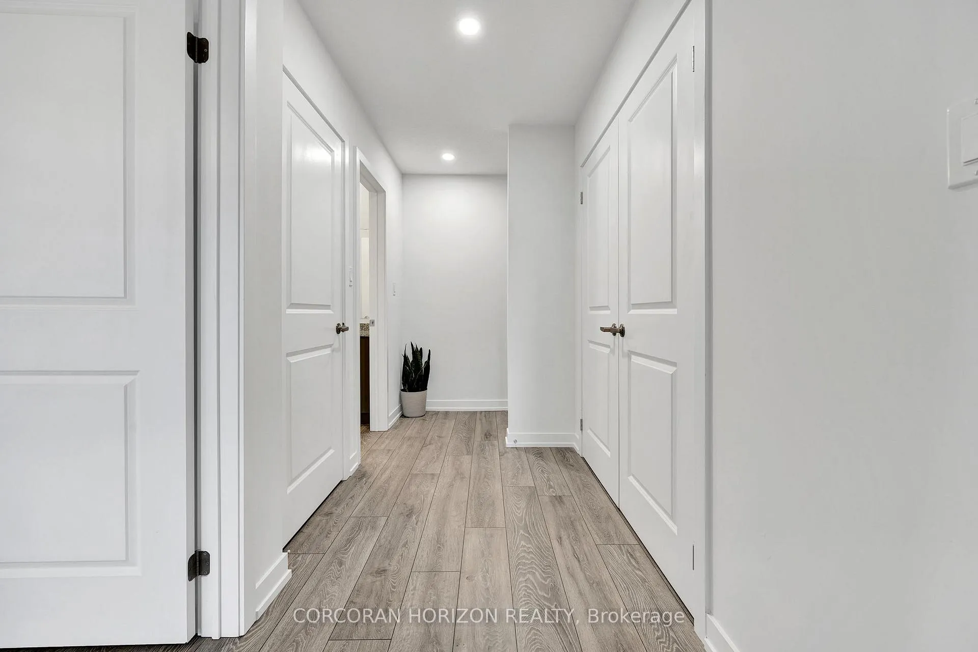 Photo 20 of 211 West Oak Trail, Kitchener — HOMEH