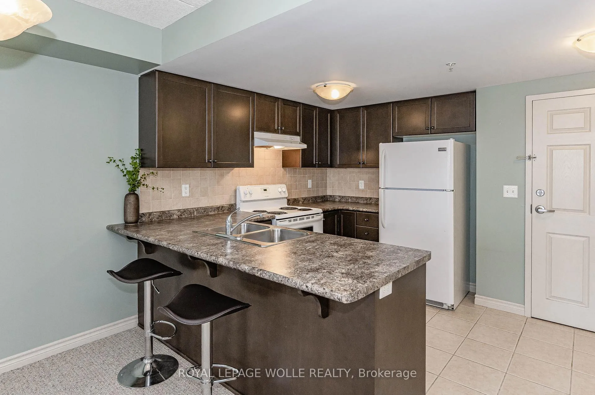 Photo 13 of Unit 104, 60 Lynnmore Street, Guelph, Pineridge/Westminster Woods — HOMEH