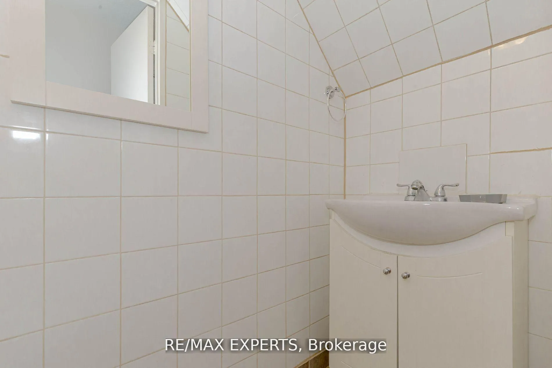 Photo 8 of Unit 9, 34 Bow Valley Drive, Hamilton, Riverdale — HOMEH