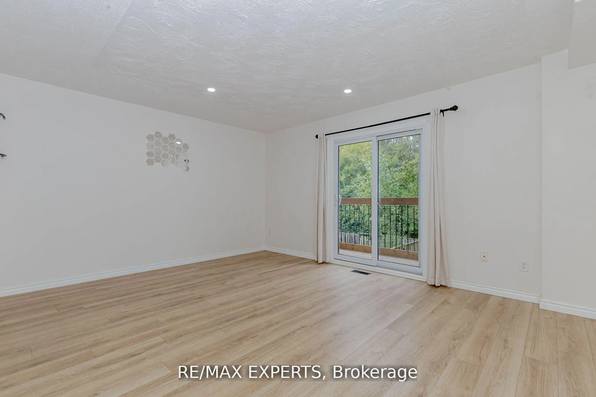 Photo 10 of Unit 9, 34 Bow Valley Drive, Hamilton, Riverdale — HOMEH