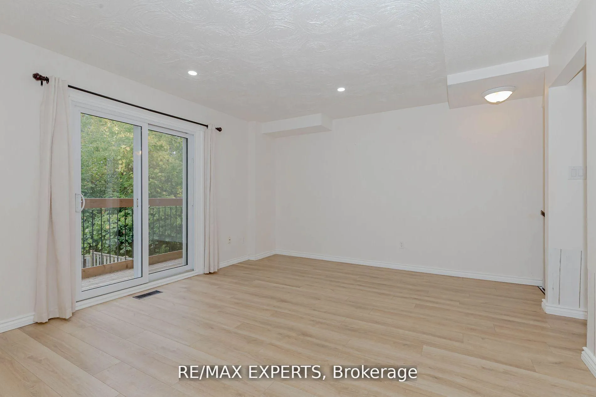 Photo 11 of Unit 9, 34 Bow Valley Drive, Hamilton, Riverdale — HOMEH