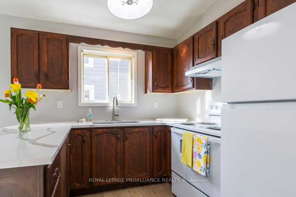 Photo 11 of 319 Herchimer Avenue, Belleville, Belleville Ward — HOMEH
