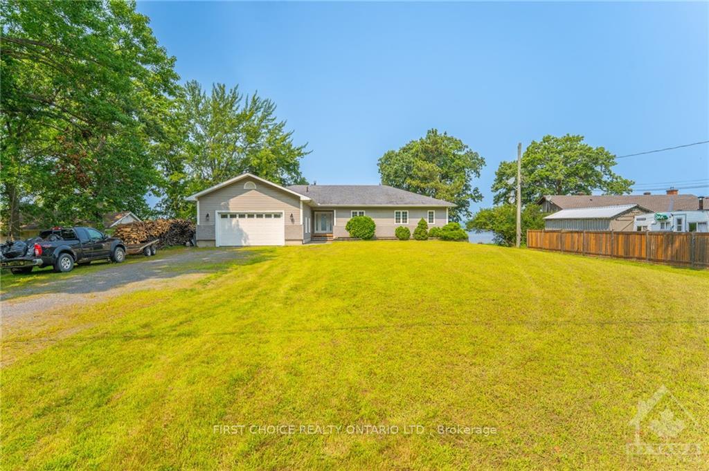 Front of 910 Bayview Drive